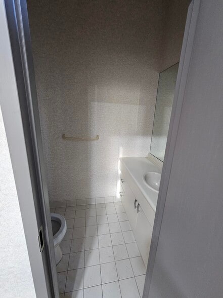 More Photos Of 166 E Jericho Tpke, Mineola Office For Lease