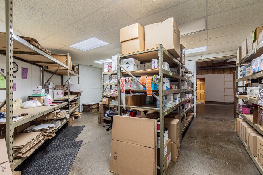 More Photos Of 825 N Pleasant St, Princeton Flex For Sale