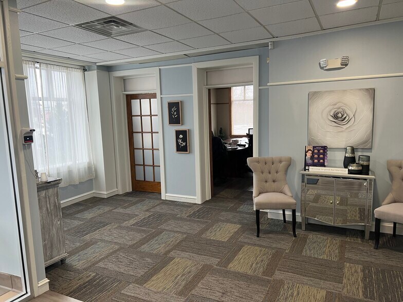 More Photos Of 1810 Erie Blvd E, Syracuse Office For Sale