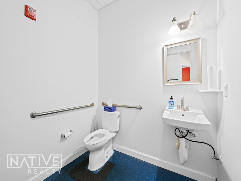 More Photos Of 701 SE 32nd Ct, Fort Lauderdale Flex For Lease