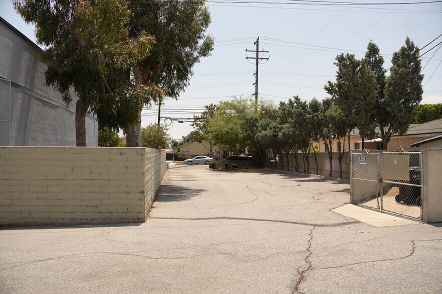 More Photos Of 11841 S Downey Ave, Downey Medical For Sale