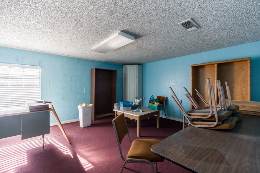 More Photos Of 1809 34th St, Lubbock Religious Facility For Sale