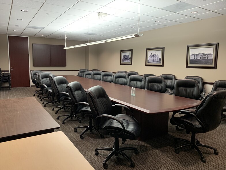 More Photos Of 313 12th St E, Austin Office For Lease