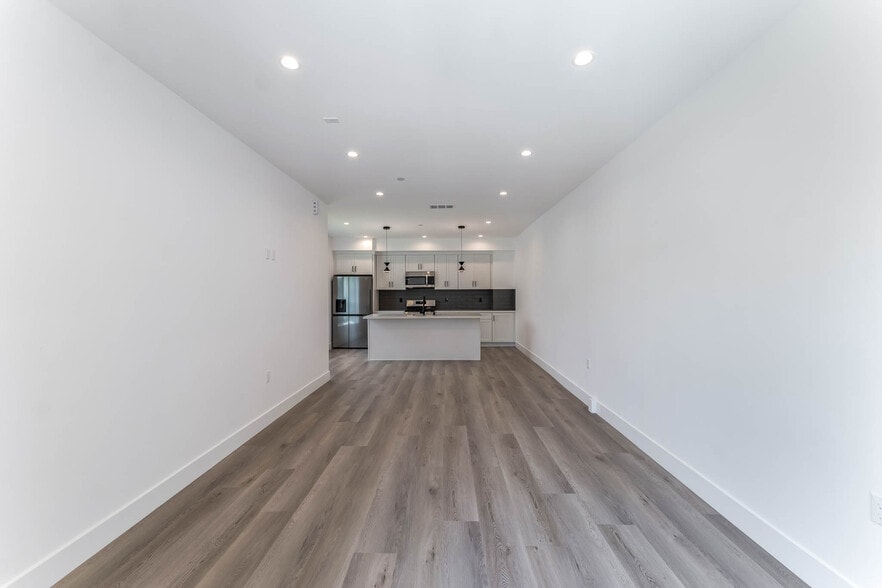 More Photos Of 21719 Hart St, Canoga Park Apartments For Sale