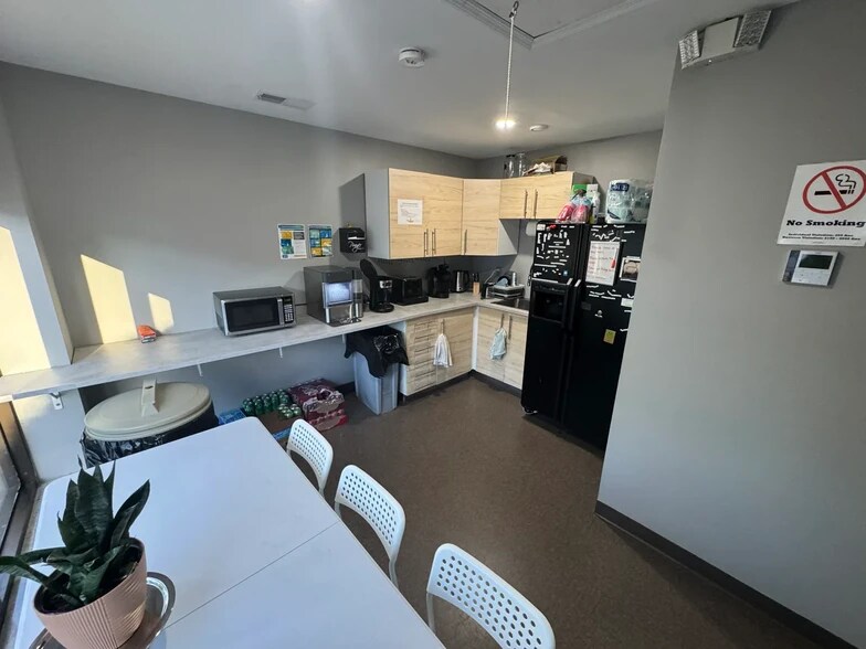 More Photos Of 1819 E Broadway Ave, Maryville Bank For Sale
