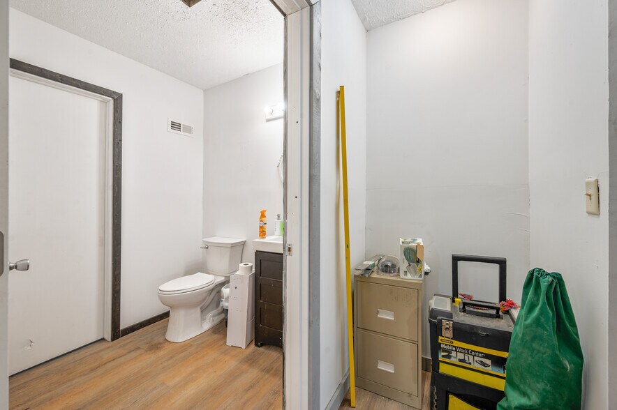 More Photos Of 18470 195th ave, Big Rapids Office For Sale