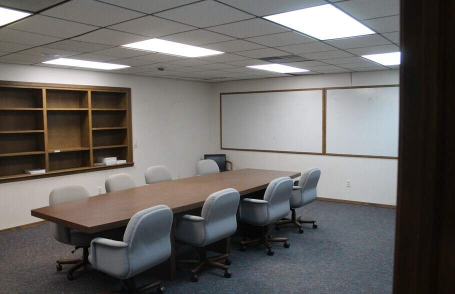 More Photos Of 4310 Oklahoma Ave, Woodward Distribution For Sale