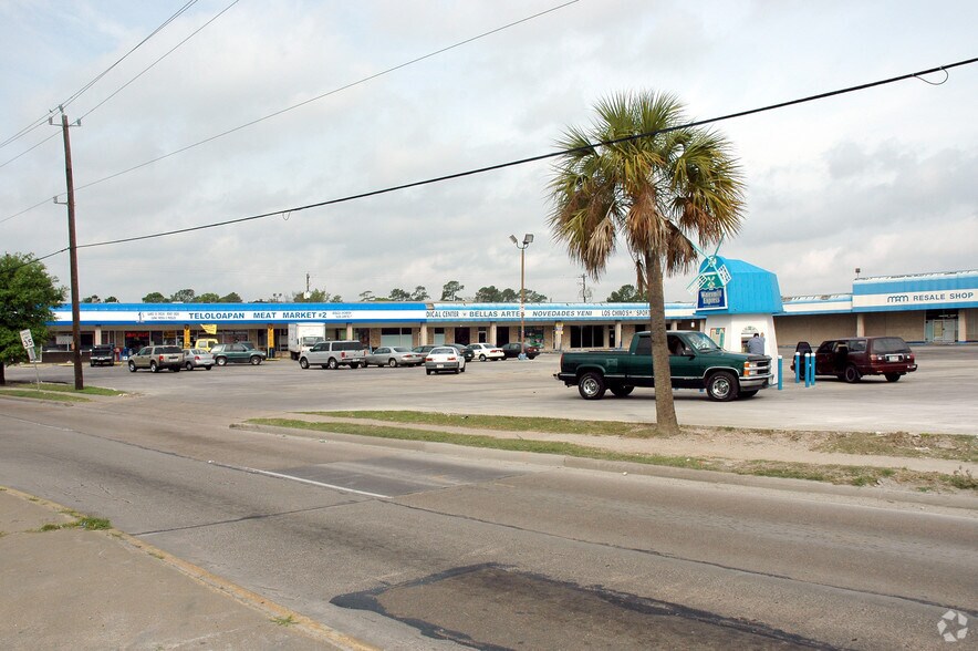 More Photos Of 9414-9486 Long Point Rd, Houston Supermarket For Lease