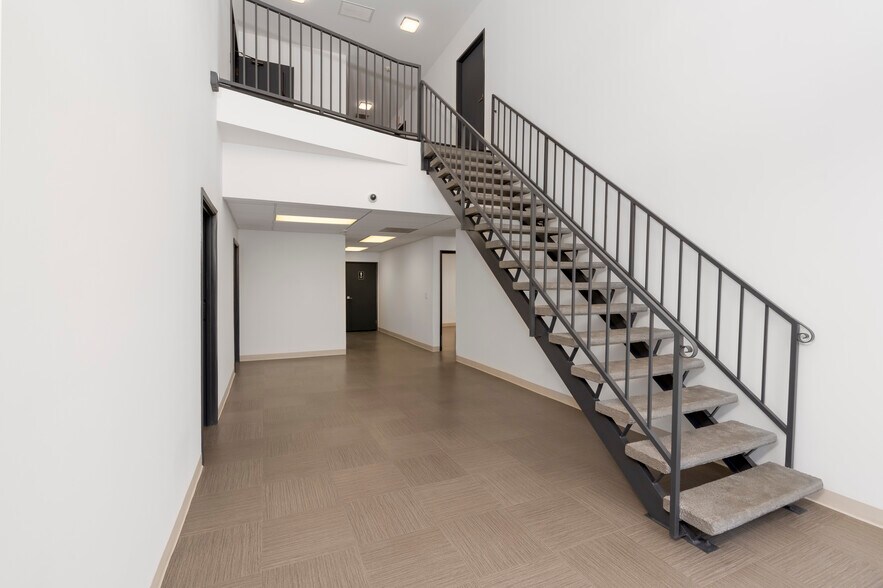 More Photos Of 7543 Woodley Ave, Van Nuys Office For Lease