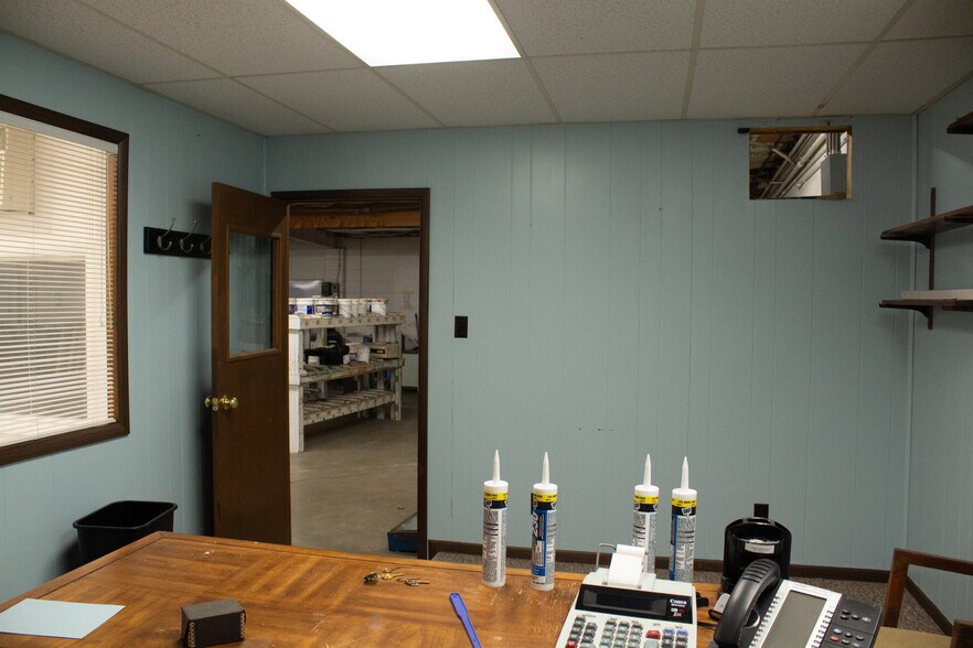 More Photos Of 645 Bellefontaine Ave, Marion Light Distribution For Sale