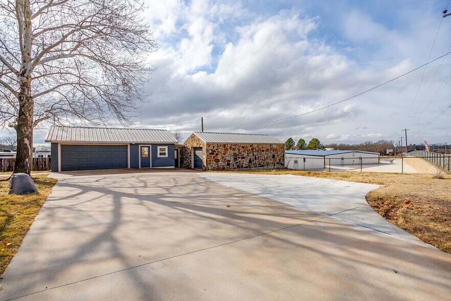 More Photos Of 2165 Ranger Hwy, Weatherford Office For Lease