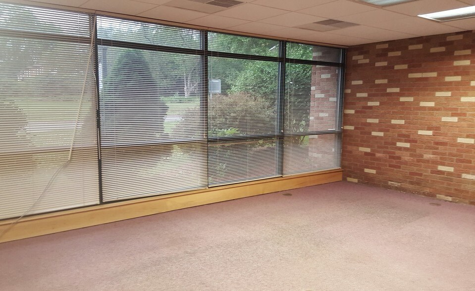 More Photos Of 190 Parish Dr, Wayne Office For Lease