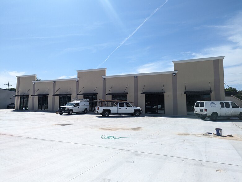 More Photos Of 2302 Nall St, Port Neches Storefront For Lease