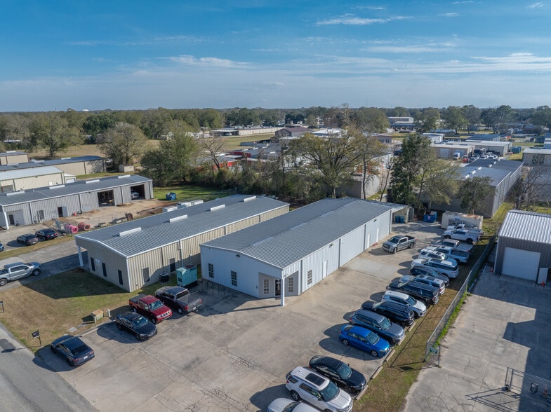 More Photos Of 106 Abigayles Row, Scott Warehouse For Sale