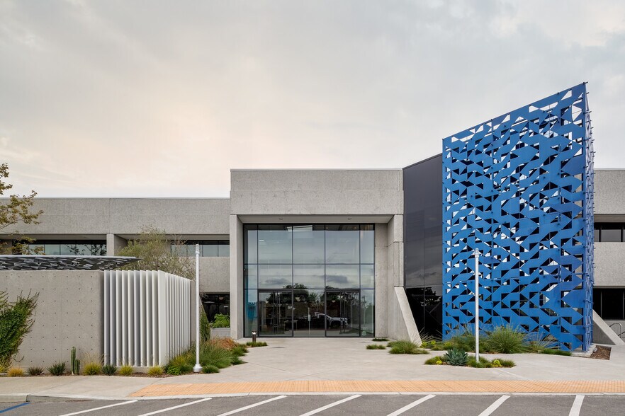 More Photos Of 2051 Palomar Airport Rd, Carlsbad Research And Development For Lease