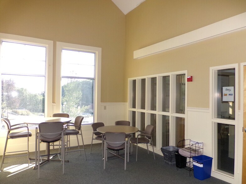 More Photos Of 171 Daniel Webster Hwy, Belmont Storefront Retail Office For Lease