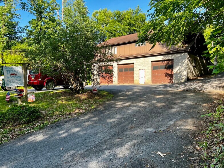 Primary Photo Of 2936 Mountain Rd, Saylorsburg Specialty For Lease