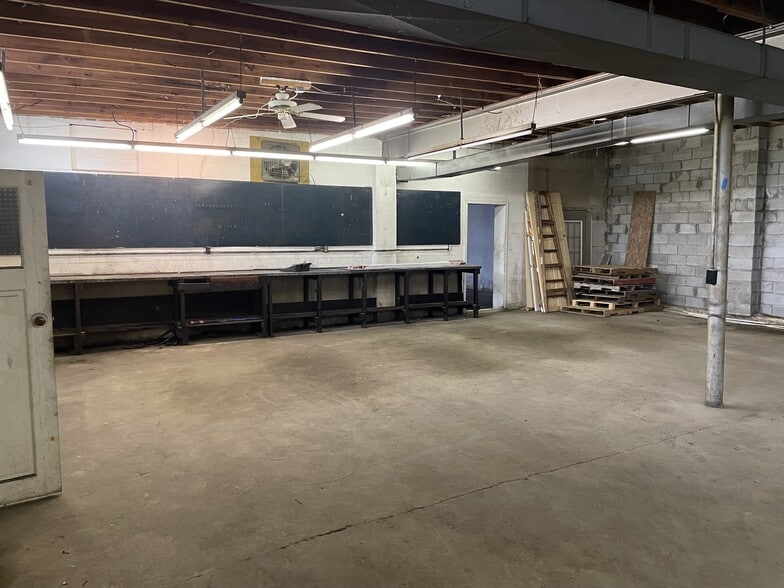 More Photos Of 1992 Mount Pleasant Rd, Greensburg Showroom For Lease