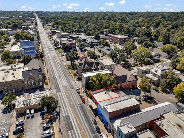 More Photos Of 118 S Main St, Weatherford Storefront Retail Office For Sale