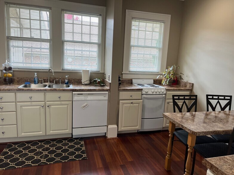 More Photos Of 222 Baldwin Ave, Charlotte Office For Lease