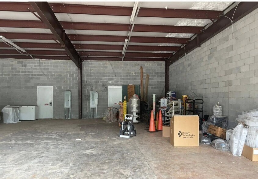 Primary Photo Of 403 E Church St, Fort Valley Convenience Store For Lease