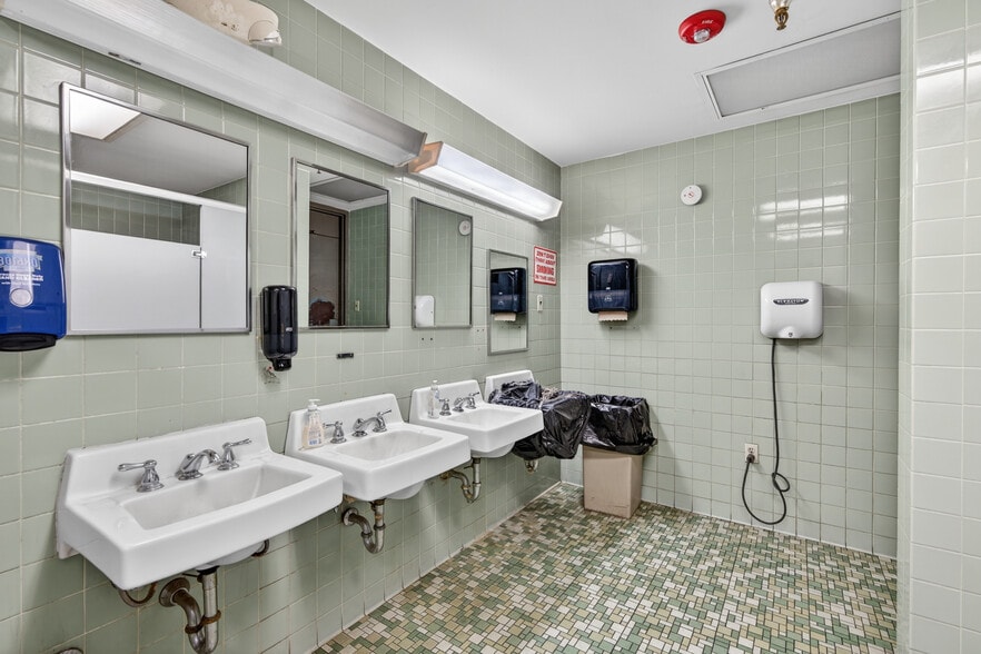 More Photos Of 310 Pennington Dr, Paris Manufacturing For Sale