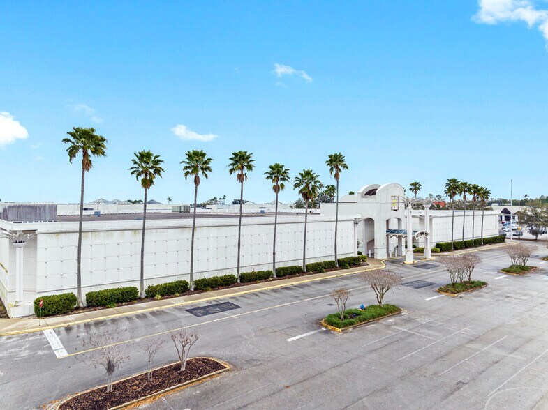 More Photos Of 3520 US Highway 98 N, Lakeland Department Store For Lease