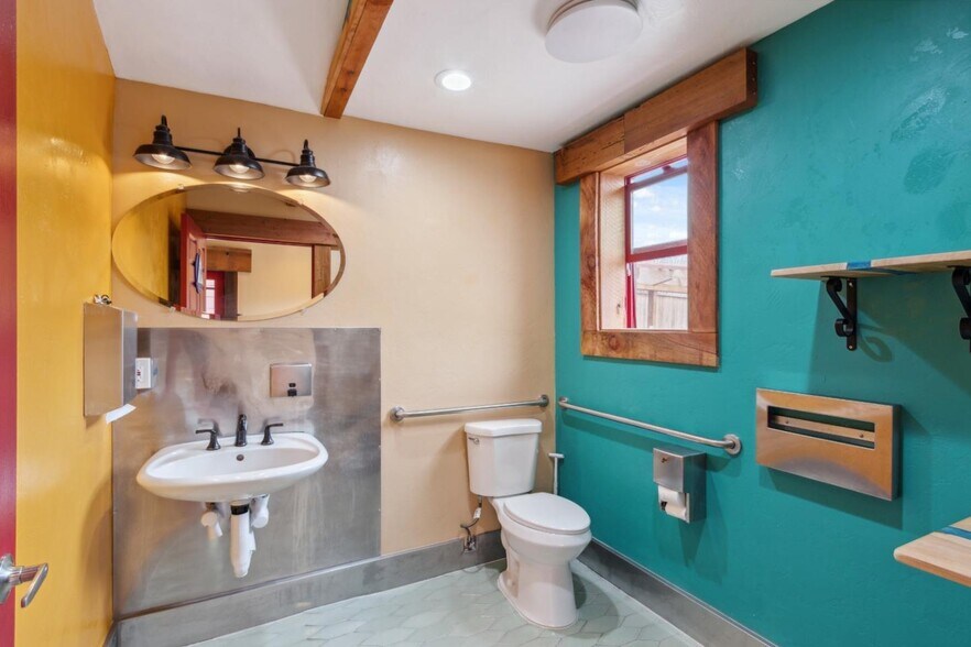 More Photos Of 1637 Del Monte Blvd, Seaside Storefront For Sale