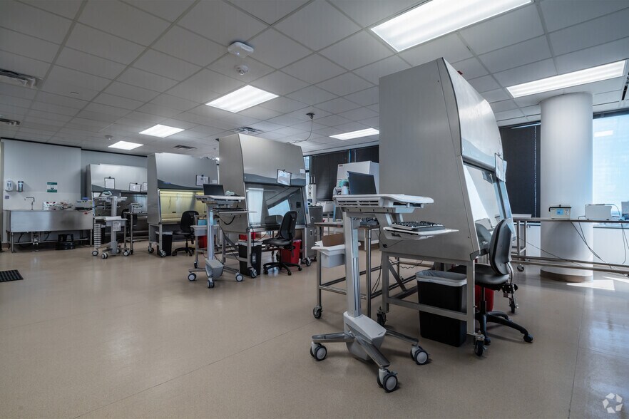 More Photos Of 8122 Datapoint Dr, San Antonio Office For Lease