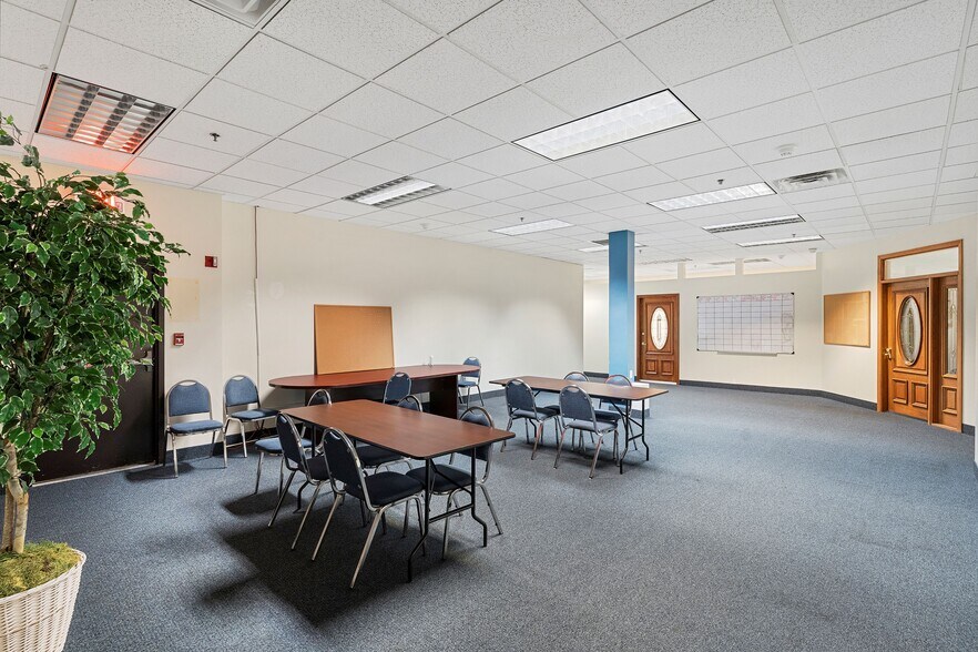 More Photos Of 5440 W Sahara Ave, Las Vegas Medical For Lease