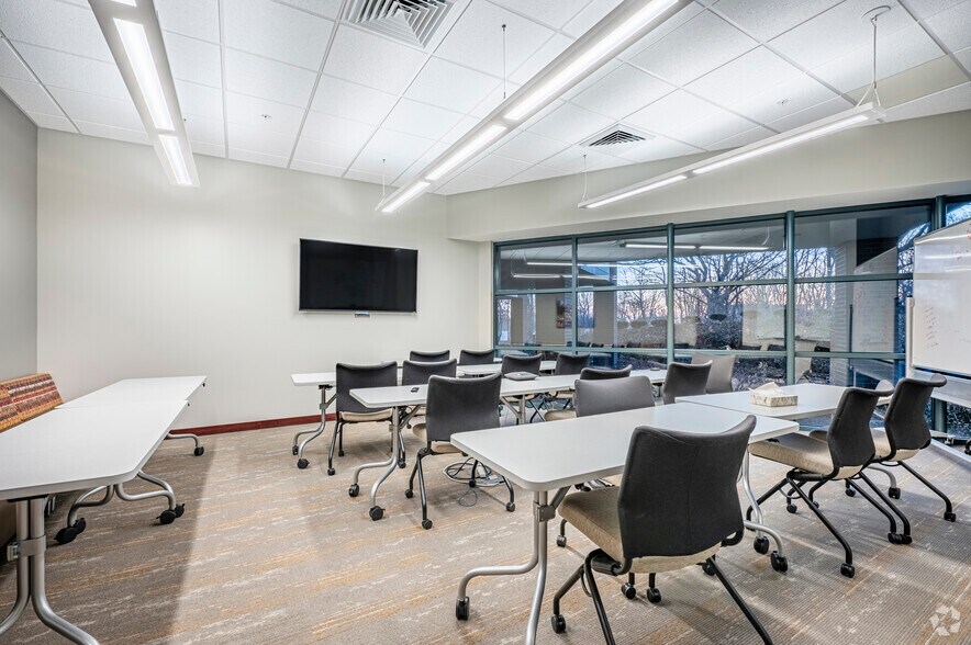 More Photos Of 1002 Deming Way, Madison Office For Sale