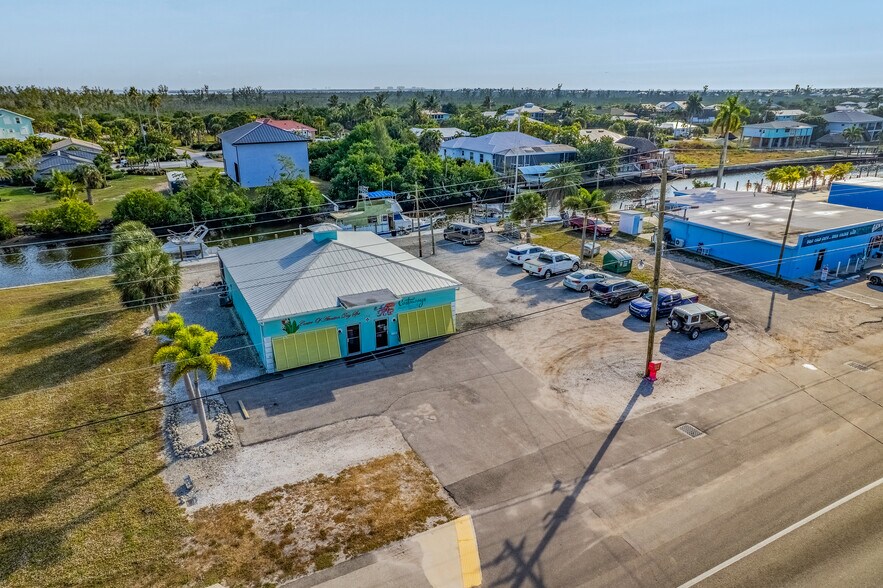 Primary Photo Of 3366 Stringfellow Rd, Saint James City Office For Sale