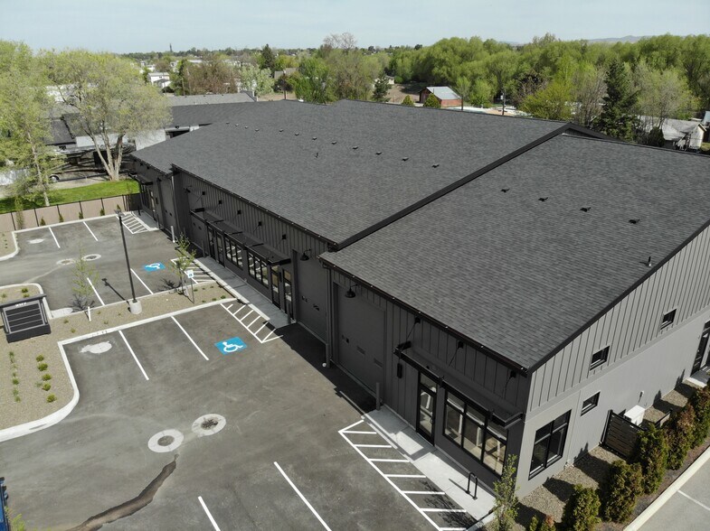 More Photos Of 2177 E Dunyon St, Eagle Warehouse For Lease