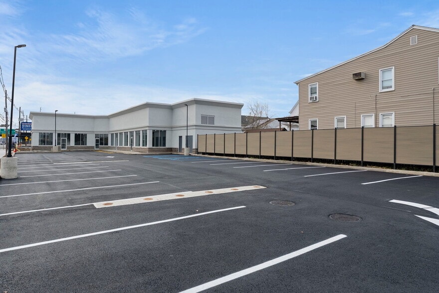 More Photos Of 328 State Rt 17, Carlstadt General Retail For Lease