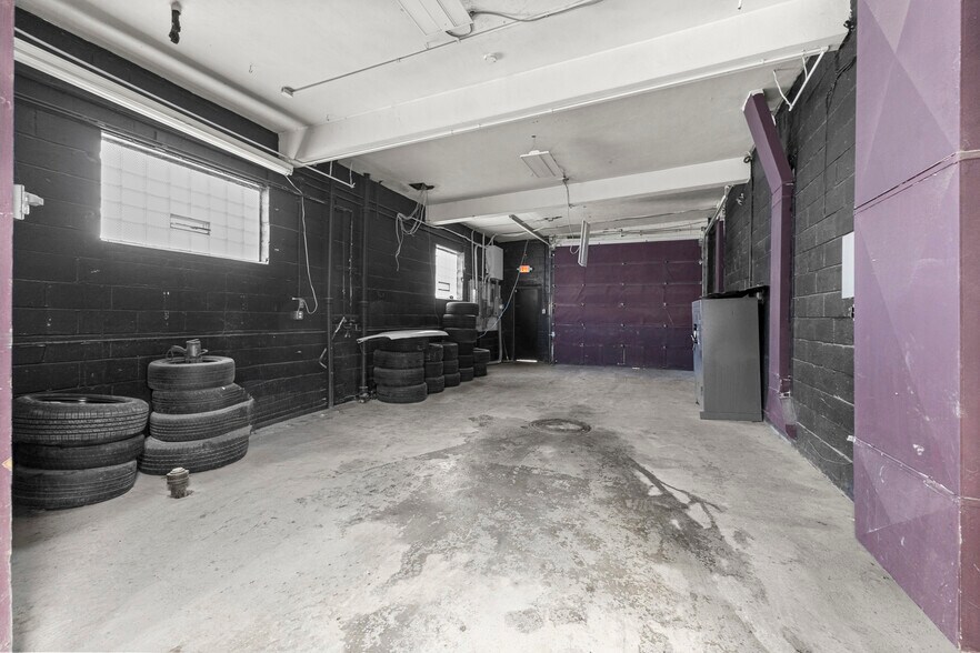 More Photos Of 5420 Oakman Blvd, Dearborn Warehouse For Sale