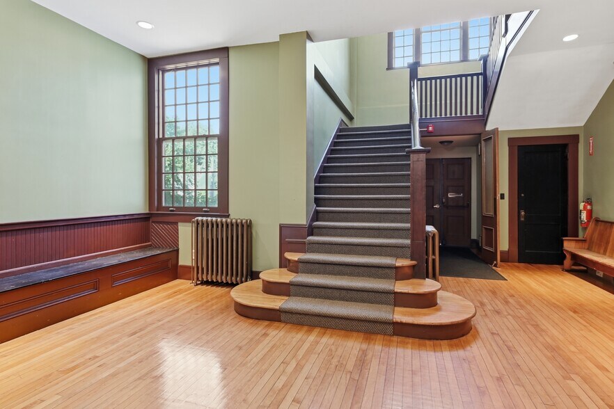 More Photos Of 732 Elm St, West Springfield Freestanding For Sale