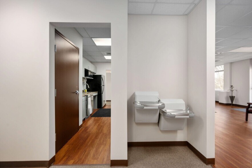 More Photos Of 927 Maple Grove Dr, Fredericksburg Office For Sale