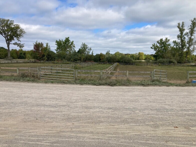 More Photos Of 2442 N Creek Rd, Lake View Horse Stables For Sale