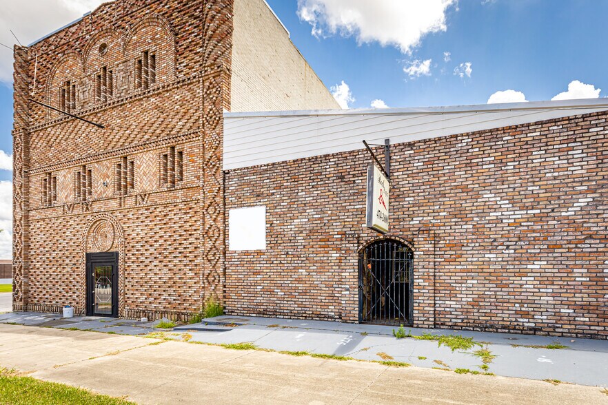 More Photos Of 4914 Main St, Moss Point Storefront For Sale