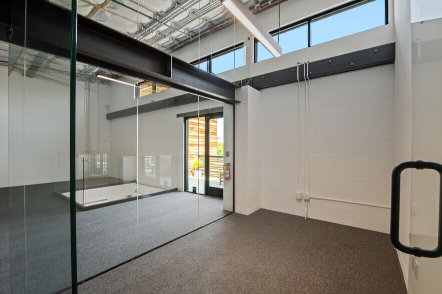 More Photos Of 3309-3323 La Cienega Pl, Los Angeles Loft Creative Space For Lease