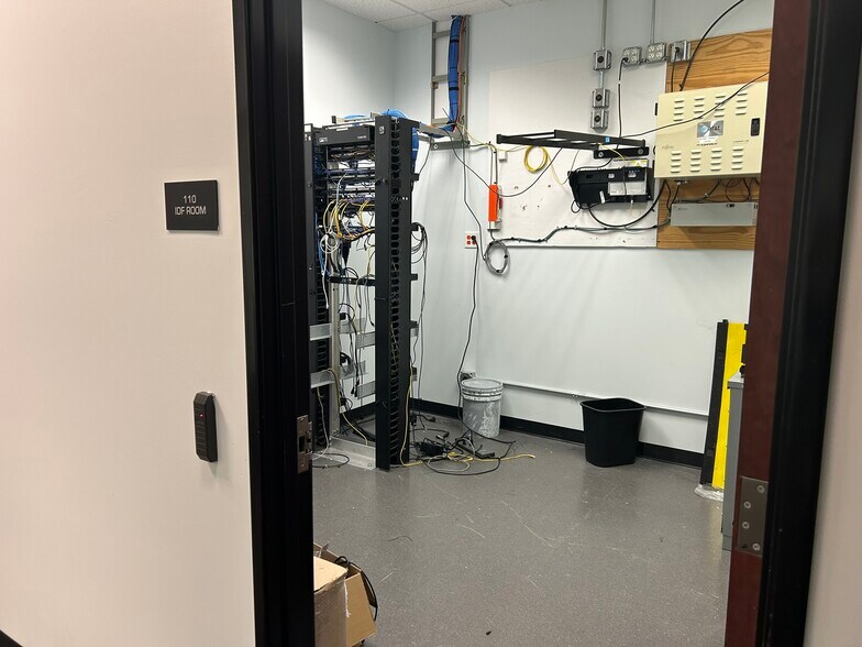 More Photos Of 4343 W Royal Ln, Irving Warehouse For Lease