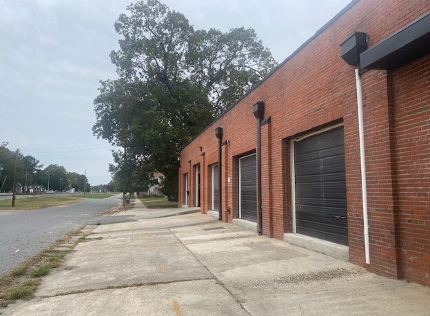 More Photos Of 112 S Pollock St, Selma Light Distribution For Sale