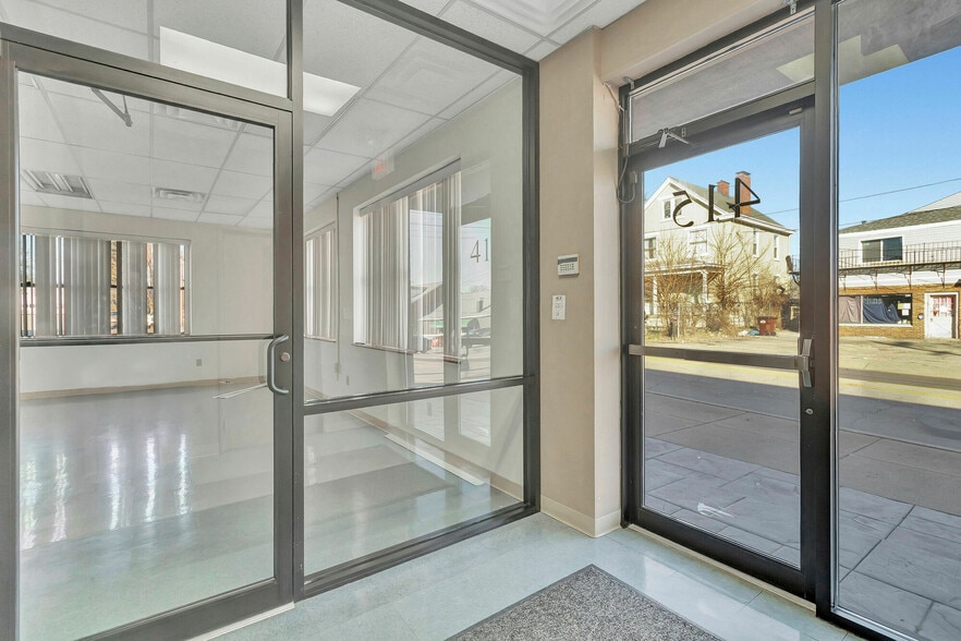 More Photos Of 415 Greenwell Ave, Cincinnati Service For Sale