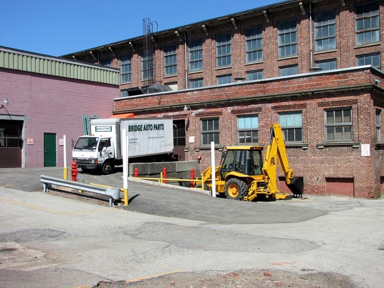 More Photos Of 3199 Albany Post Rd, Buchanan Warehouse For Lease