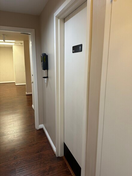 More Photos Of 881 Dover Dr, Newport Beach Medical For Lease