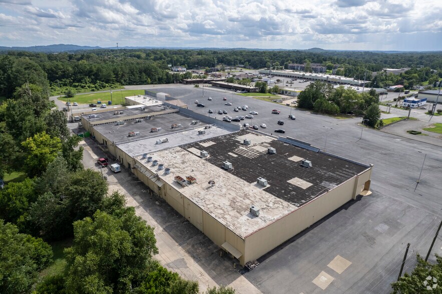 More Photos Of 2337-2375 1st St NE, Center Point Unknown For Lease