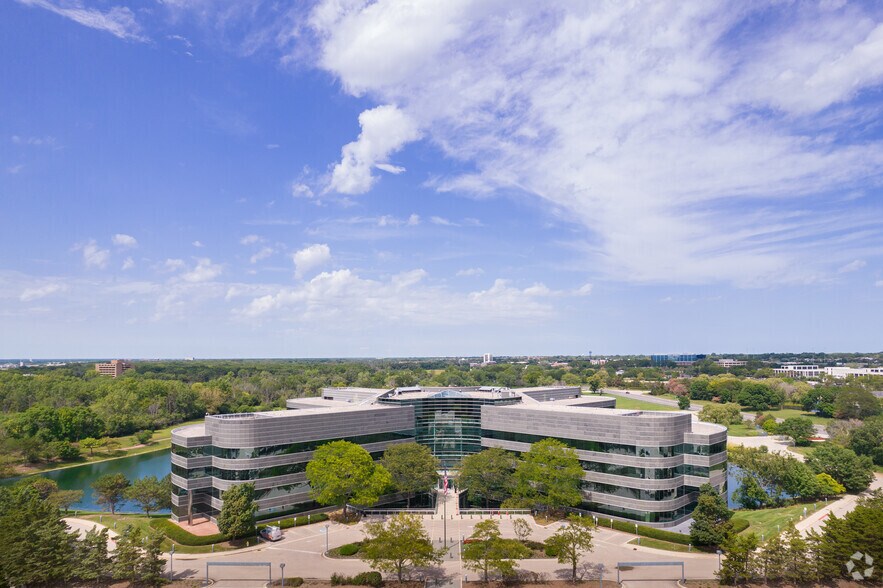 More Photos Of 3100 Sanders Rd, Northbrook Office For Lease