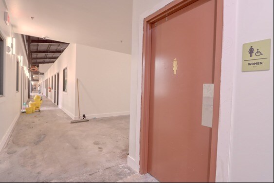 More Photos Of 301 W Main St, Midlothian Storefront Retail Office For Lease