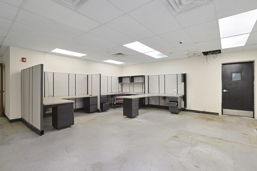 More Photos Of 1 Lawton St, Yonkers Manufacturing For Sale