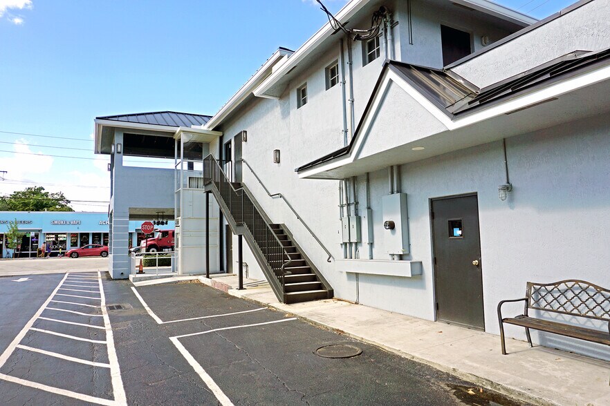 More Photos Of 2010 Wilton Dr, Wilton Manors Restaurant For Lease